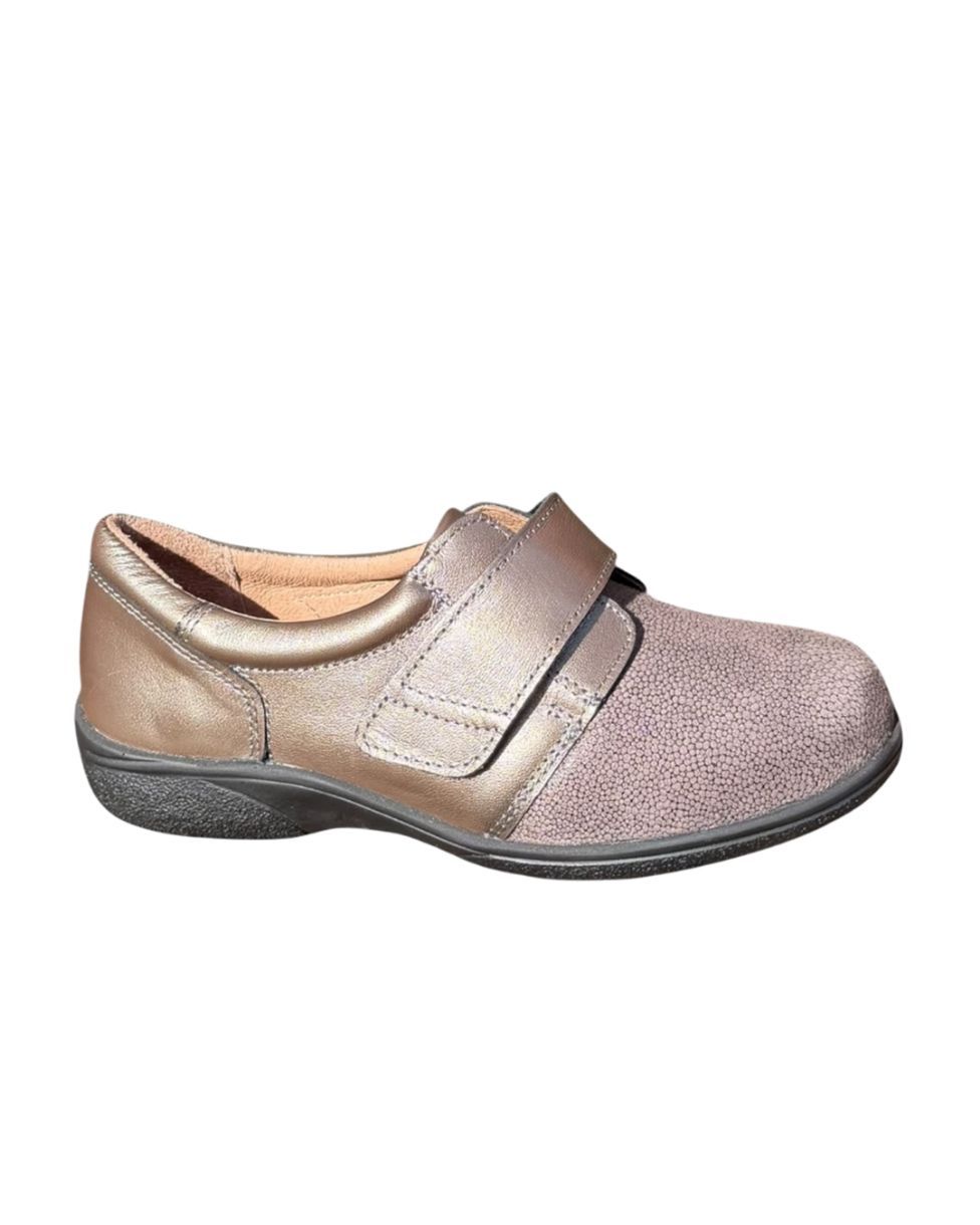 EASY B # PETULA BRONZE